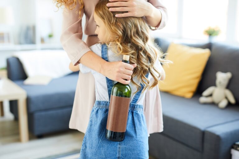 DDA – z czym mierzą się dorosłe dzieci alkoholików?