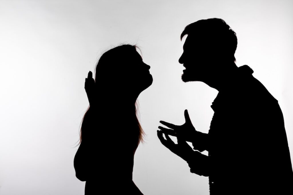 Zaburzenia komunikacji w relacjach, kiedy warto zgłosić się do psychologa?